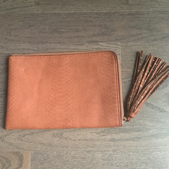 Deuce Lux Clutch - Picture 3 of 6